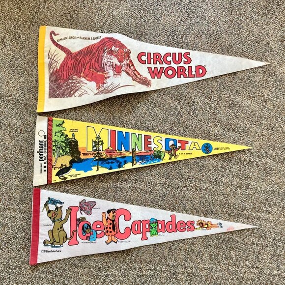 Lot 3 Vintage Pennants 1976 Hanna Barbera Ice Capades Minnesota Ringling Bros. - Picture 1 of 11